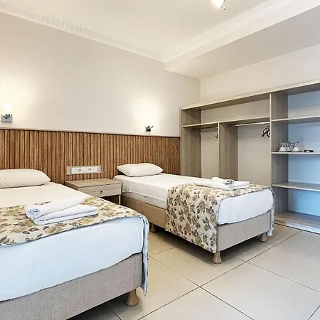 Ξενοδοχείο Forum 4*